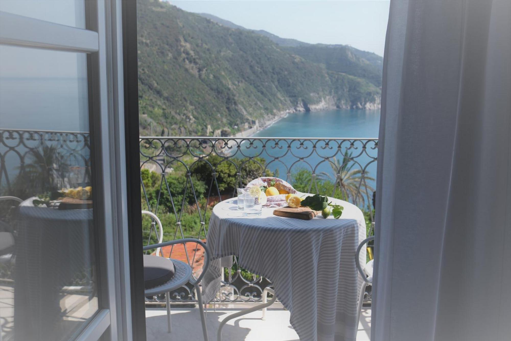 My Place Your Place Corniglia Exteriör bild